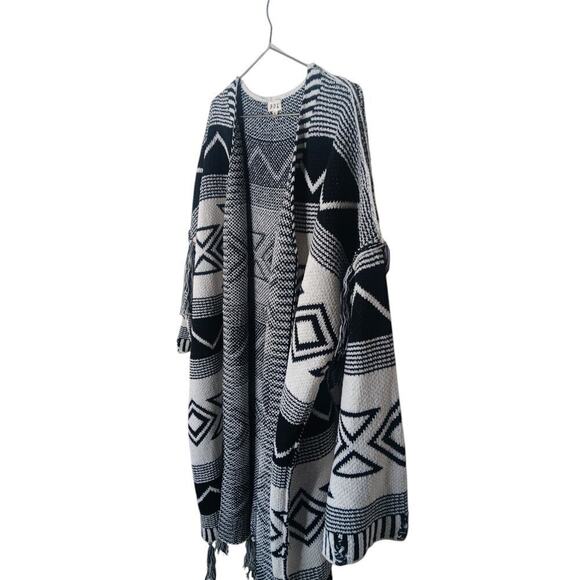 New without tags Pol Aztec Print Fringe Oversized Open Front Long Cardigan SZ S - Picture 3 of 11